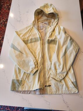 Columbia Hooded Raincoat in Pale Yellow Green